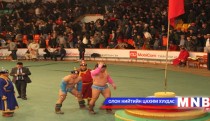 Амралтын өдөр хүндэтгэлийн барилдаантай 