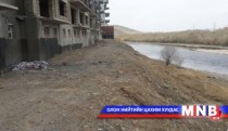 Газрын маргаанаас үүдэн хоёр айлын гэрийг эвдэлжээ
