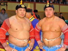 Аваргууд хүндэтгэлийнхээ барилдаанд түрүү булаалдлаа