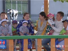 Гэр бүлийн уур амьсгал халуун дулаан байх нь хүүхдийн баярын хамгийн том бэлэг 