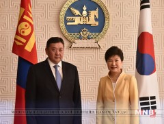 УИХ-ын дарга М.Энхболд БНСУ-ын Ерөнхийлөгчид бараалхлаа