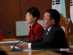 Монгол Улсын Ерөнхийлөгч Ц.Элбэгдорж, БНСУ-ын Ерөнхийлөгч Пак Гын Хэ нар сэтгүүлчдэд мэдээлэл өгөв