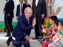 Жиофф Рэган “Нарны хүүхдүүд” цэцэрлэгийн үйл ажиллагаатай танилцав