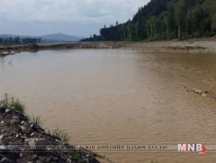 Хүдэр гол алт олборлолтоос үүдэн их хэмжээгээр бохирдож байна