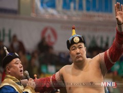 П.Бүрэнтөгс энэ намрын анхны барилдаанд түрүүллээ