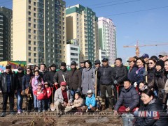 УИХ-ын гишүүд, Тамгын газрын ажилтнууд мод тарилаа