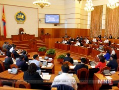 Үндсэн хуулийн цэцийн дүгнэлтүүдийг хэлэлцлээ