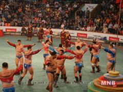 Өнөөдөр чансаа өндөр 128 бөх зодоглоно 