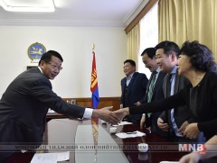 Байнгын хорооны дарга Л.Энх-Амгалан МҮЭХ-ны төлөөлөгчдийг хүлээн авч уулзлаа