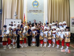 Олон улсын тэмцээнд амжилт гаргасан хүүхдүүдийг хүлээн авч уулзав 