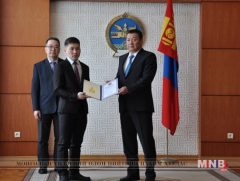 Шилдэг оюутнуудад Монгол Улсын Ерөнхийлөгчийн нэрэмжит тэтгэлэг хүртээв