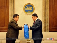 УИХ-ын дарга М.Энхболд С.Эрдэнэд баяр хүргэв