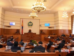 Хуулийн төслүүдийн эцсийн хэлэлцүүлгийг хийж батлав