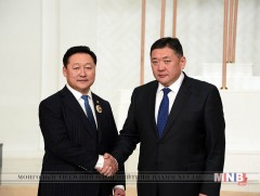 УИХ-ын гишүүн Д.Тогтохсүрэн, Ж.Энхбаяр нарыг Хөдөлмөрийн гавъяаны улаан тугийн одонгоор шагнав