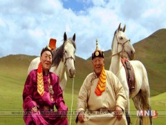 Алдарт хоёр “Мөнх” 22 настайдаа цагаан сарын барилдаанд түрүүлж байв