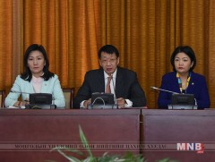 Нийгмийн бодлого, боловсрол, соёл, шинжлэх ухааны байнгын хорооны дарга, гишүүд мэдээлэл хийлээ