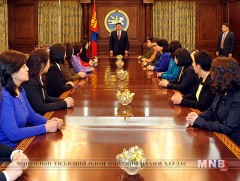 УИХ-ын дарга М.Энхболд төрийн түшээ эмэгтэйчүүдэд баяр хүргэлээ
