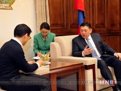УИХ-ын дарга М.Энхболд “Mонокле” сэтгүүлд ярилцлага өгөв