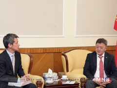 Суурь судалгааны эцсийн тайланг Байнгын хорооны даргад гардуулан өгөв