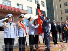 Цэргийн төв эмнэлгийг Цэргийн гавьяаны улаан тугийн одонгоор шагналаа