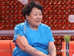 Л.Цогзолмаа: Мандолин дарж, оросоор дуулдаг хүүхэд байлаа 