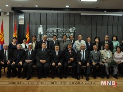 Ахмадуудаа хүлээн авч хүндэтгэл үзүүлэв