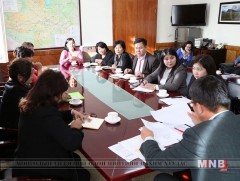 Байнгын хорооны дарга Л.Энх-Амгалан эмч нарын төлөөллийг хүлээн авч уулзав