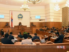 Монгол Улсын Их Хурлын чуулганы хуралдааны дэгийн тухай хуульд өөрчлөлт оруулах тухай хуулийг бата..