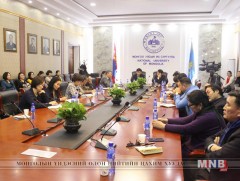 Монгол судлалын чиглэлийн эрдэмтэн багш нартай чөлөөт ярилцлага зохион байгуулав