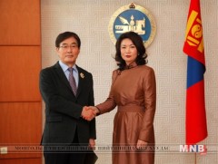 БНСУ-ын иргэн Ку Бён Согийг Алтан гадас одонгоор шагналаа