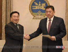 Зарим хуульд нэмэлт, өөрчлөлт оруулах тухай хуулийн төслүүдийг өргөн мэдүүлэв