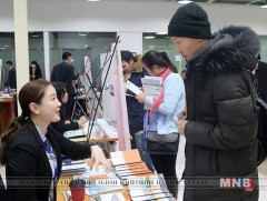 Монгол Улсад ажлын байрны хомсдол үүсээд байна гэж зарим судлаач үзэж байна