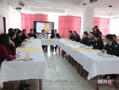 Цагдаагийн алба хаагчдыг өглөөний цайнд урьж ярилцлаа