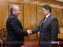 БНТУ-ын Үндсэн хуулийн байнгын хорооны дарга Мустафа Шентопыг хүлээн авч уулзав