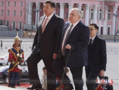 Ирланд Улсын Парламентын Доод танхимын дарга Шон О’Фарелыг Д.Сүхбаатарын талбайд угтан авлаа