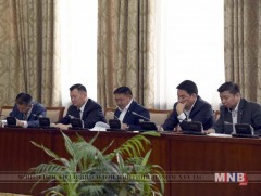 Хуулийн төслүүдийг хэлэлцэхийг хойшуулахаар шийдвэрлэв