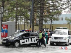 Цагдаагийн алба хаагчид хүний амь аварлаа