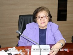 Ю.Эрдэнэтуяа: Хичээнгүй сайдын тухай баримтат кино хийнэ