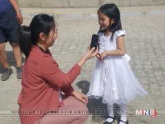 Ээж, аав, ах, эгчтэйгээ хамт тоглож, гэр бүлтэйгээ цагийг өнгөрүүлэх нь “хамгийн гоё баяр”