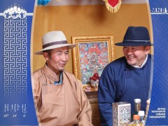 Ерөнхийлөгч Х.Баттулга сумын алдарт уяач Б.Баттөрийн галаар зочиллоо