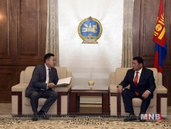 Нээлттэй хэлэлцүүлгээс гаргасан зөвлөмжийг гардуулж өглөө