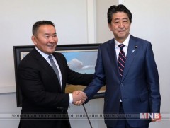 Япон Улсын Ерөнхий сайд Шинзо Абэ Монгол Улсын Ерөнхийлөгч Х.Баттулгад бараалхав