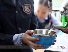 Сурагчид үдийн цайнаасаа авах ёстой шим тэжээлээ авч чадахгүй байна