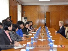УИХ-ын эмэгтэй гишүүд ХБНГУ-ын Холбооны Батлан хамгаалахын сайдтай уулзав