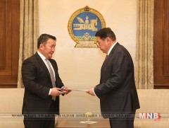 Ерөнхийлөгч Х.Баттулга “Зөвшилцөх тухай” албан бичгийг УИХ-ын даргад гардууллаа