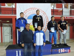 Чөлөөтийн залуу бөхчүүд 13 медаль хүртлээ