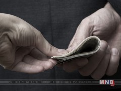 Хахууль өгөхийг шаардаж, аргагүй байдалд оруулсан бол АТГ-т мэдээлэх хэрэгтэй