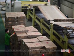 Байгальд ээлтэй уут, сав, баглаа боодлыг үйлдвэрлэж байна