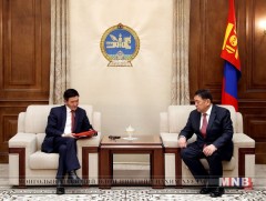 Хууль зүй, дотоод хэргийн сайд Ц.Нямдорж хуулийн төслүүд өргөн барилаа