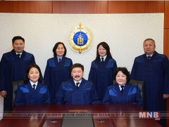 Прокурорууд шүүх хуралд оролцохдоо өмсгөл хэрэглэнэ